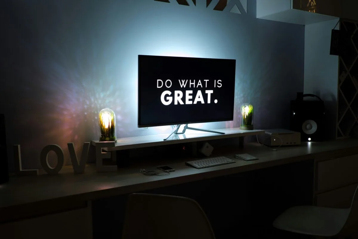 Featured Image for Stay Ahead of the Curve: 7 B2B Marketing Trends for High-Tech Brands in 2025